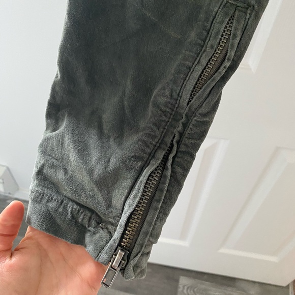 Free People - Vegan Suede Olive Green S:27 capris - Picture 6 of 9